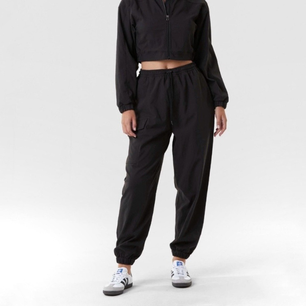 NWT NOLI Destination Cargo Pant Black Small Athleisure Street Nylon Jogger - Picture 1 of 6